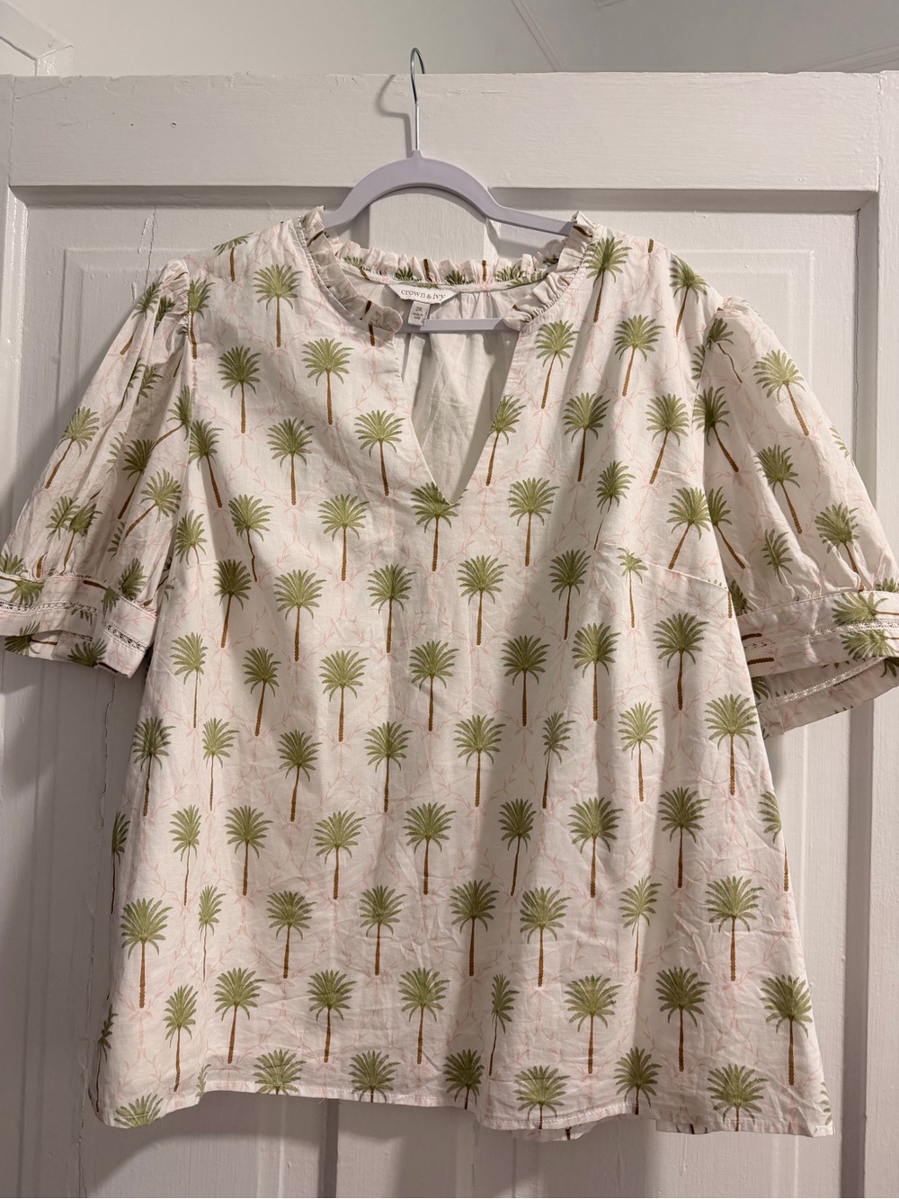crown & ivy White Palm-Print Short Sleeve Blouse